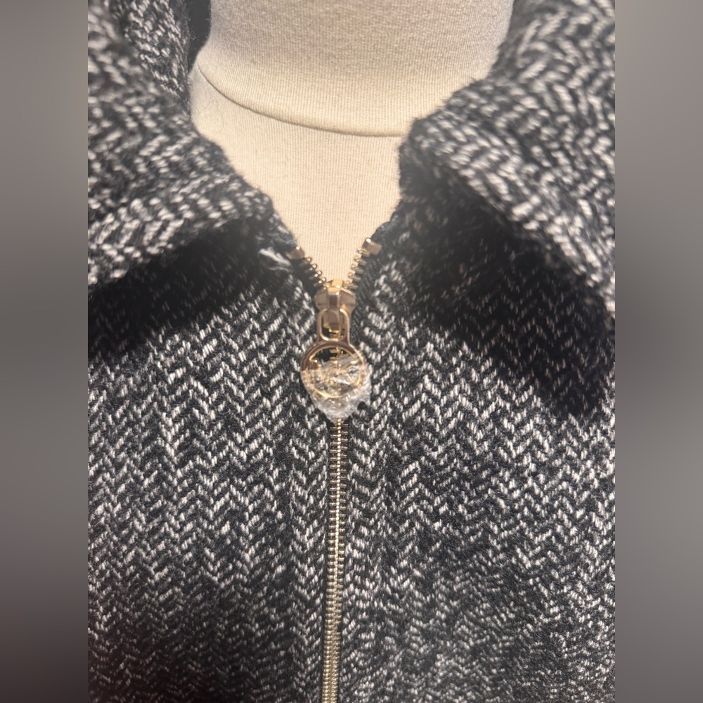 Michael Kors Women’s Tweed Coat Size XL. NWT

Removal Hoodie - Picture 8 of 8